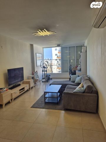 צבי הירשפלד 11