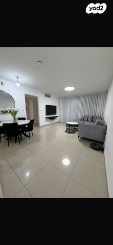 שושנה דמארי 18