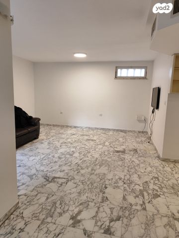 לויד ג'ורג' 13