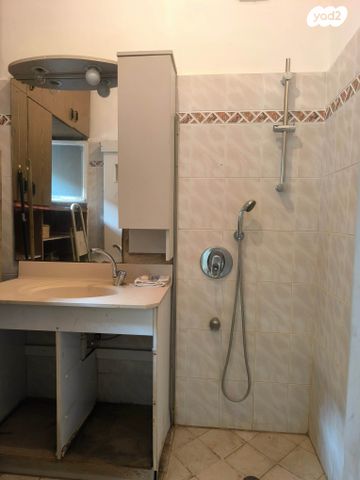 חלוצת הפרדסנות 21