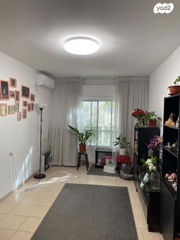 שדרות ירושלים 76