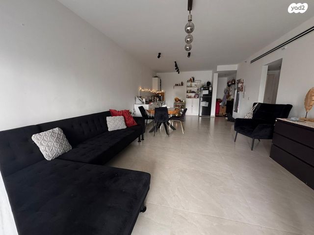 יורדי הסירה 4