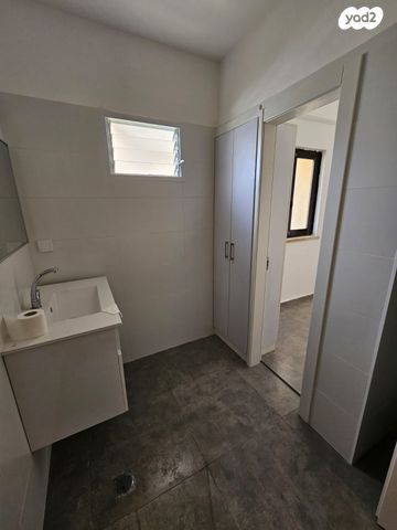 אבן גבירול 20