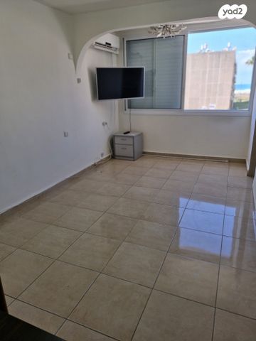 גיורא יוספטל 13