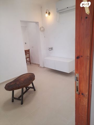 משה מונטיפיורי 7