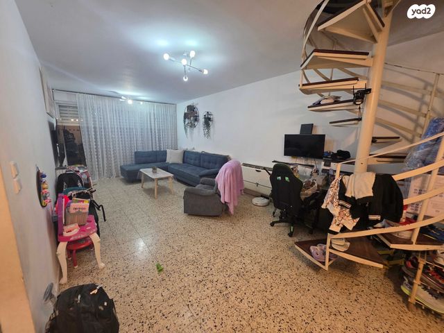 קרית שמונה 10