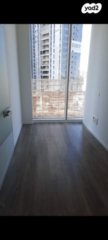 דרך מנחם בגין 150