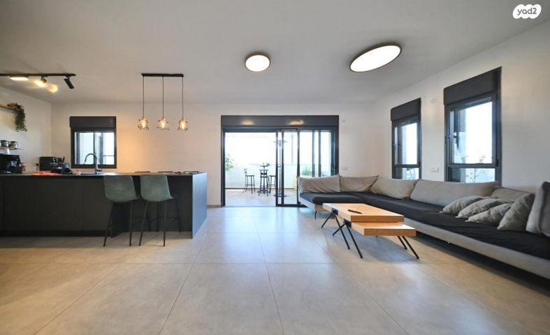 גג/ פנטהאוז, רחובות הצעירה, רחובות