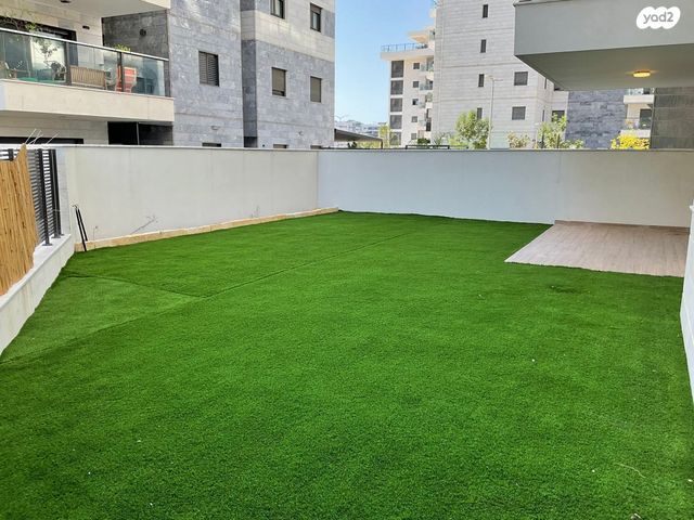 מודעת נכס, יצחק שמיר, נהריה