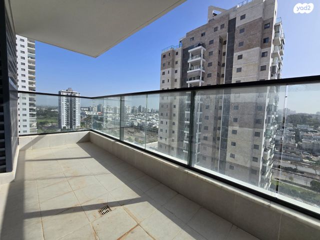 שולמית אלוני 