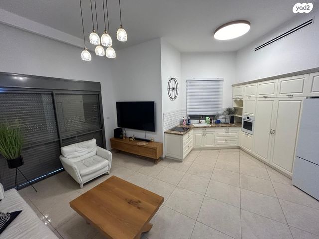 גדעון האוזנר 12