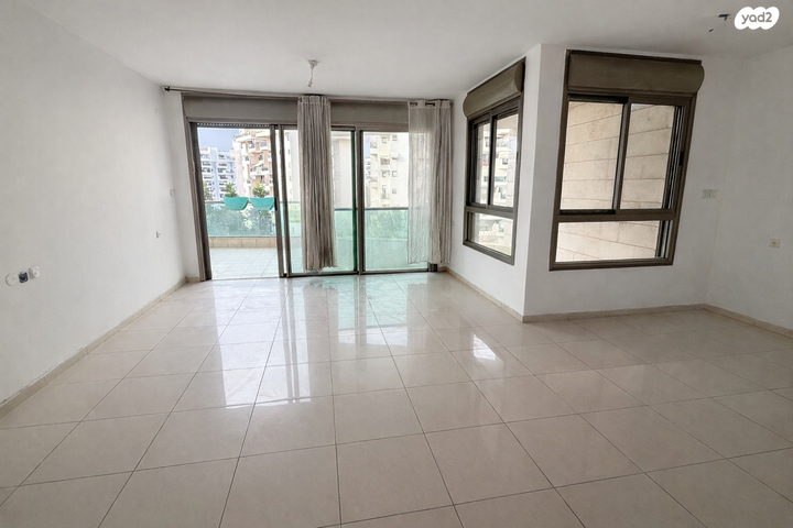 מודעת נכס, אורי צבי גרינברג, אזורי חן, גימל החדשה, תל אביב יפו