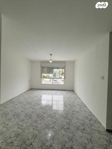 מודעת נכס, הרב שמעון יצחק אפריאט, קרית מנחם בגין, רמלה