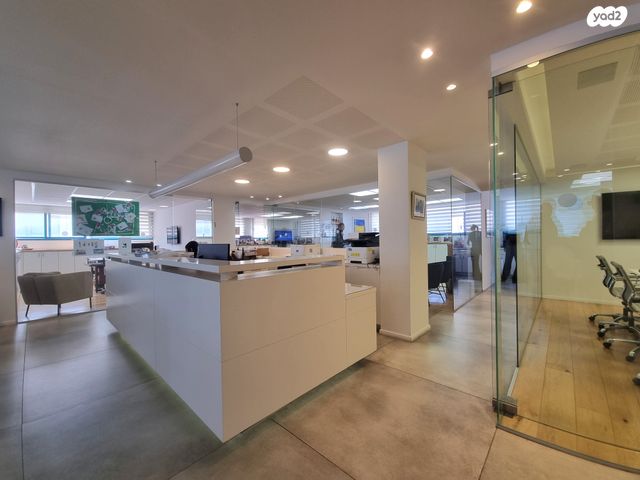 מונטיפיורי, הרכבת