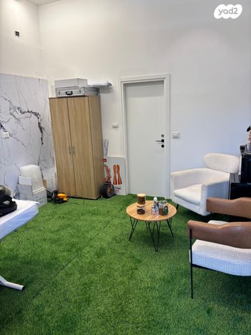 מודעת נכס, דרך ארץ 68, הפרחים, חריש