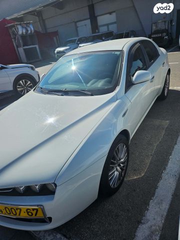 מודעת רכב אלפא רומיאו 159