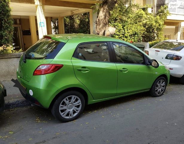 מודעת רכב מאזדה 2