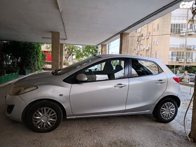 מודעת רכב מאזדה 2