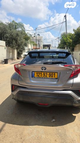 מודעת רכב טויוטה C-HR