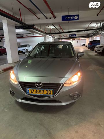 מודעת רכב מאזדה 3