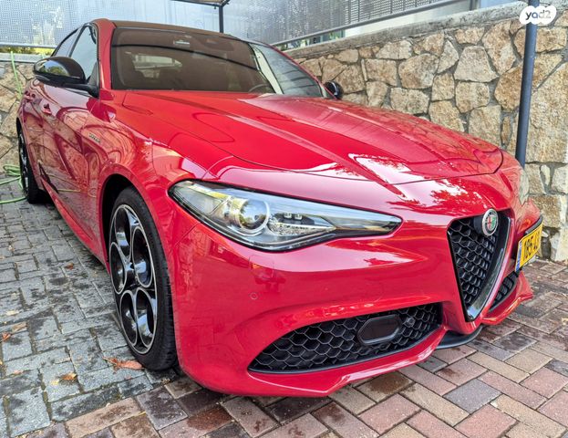 מודעת רכב אלפא רומיאו ג'וליה