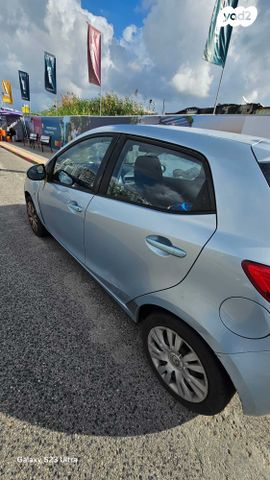 מודעת רכב מאזדה 2