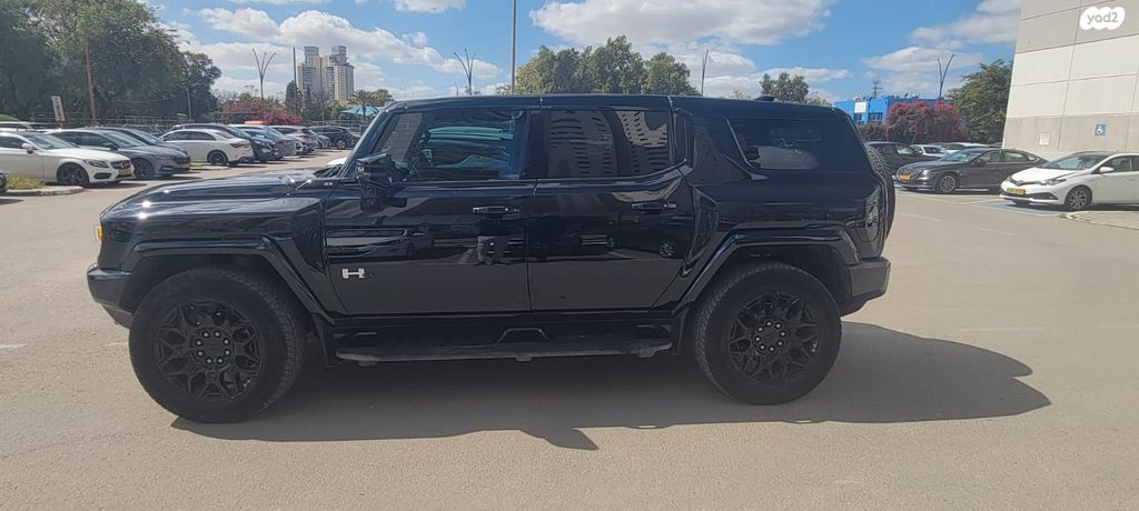 מודעת רכב ג'י.אם.סי האמר EV