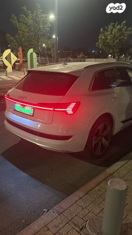 מודעת רכב אאודי E-tron