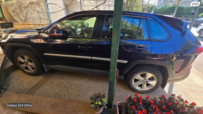 מודעת רכב טויוטה RAV4