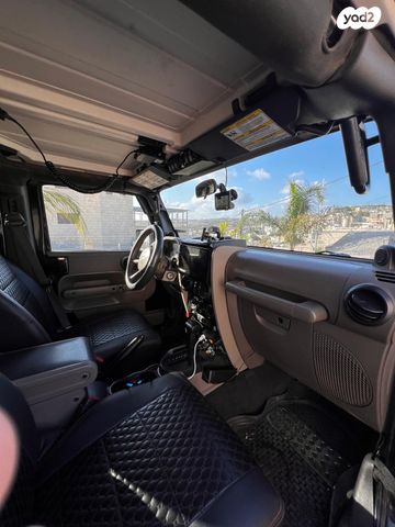 מודעת רכב ג'יפ רנגלר