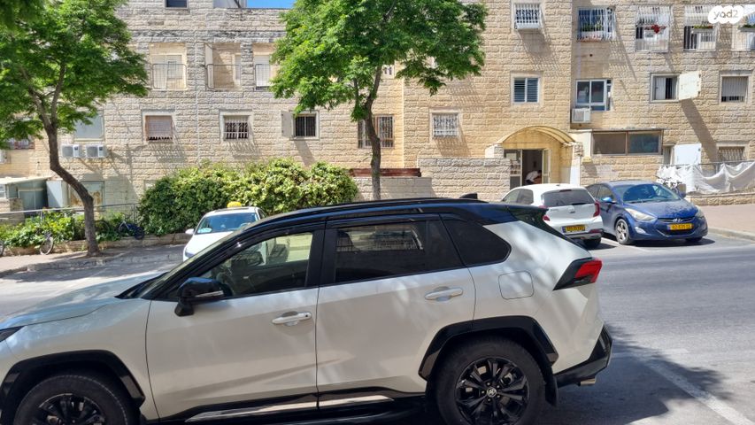 מודעת רכב טויוטה RAV4
