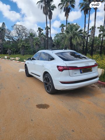 מודעת רכב אאודי E-tron
