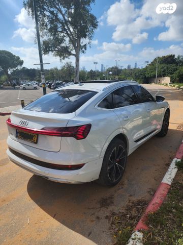 מודעת רכב אאודי E-tron