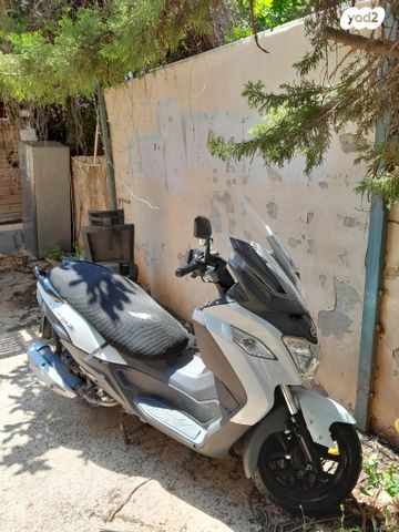 מודעת רכב סאן יאנג ג'וי-מקס 125