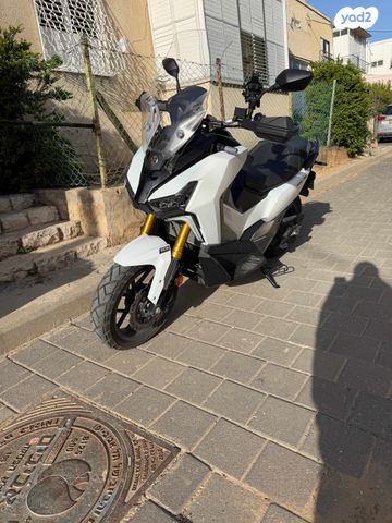 מודעת רכב סאן יאנג ADX400