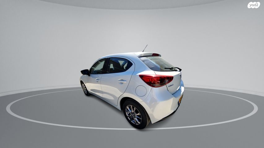 מודעת רכב מאזדה 2