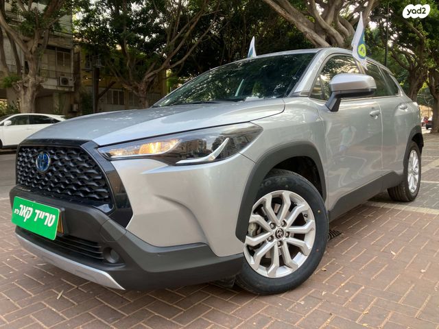 מודעת רכב טויוטה קורולה קרוס