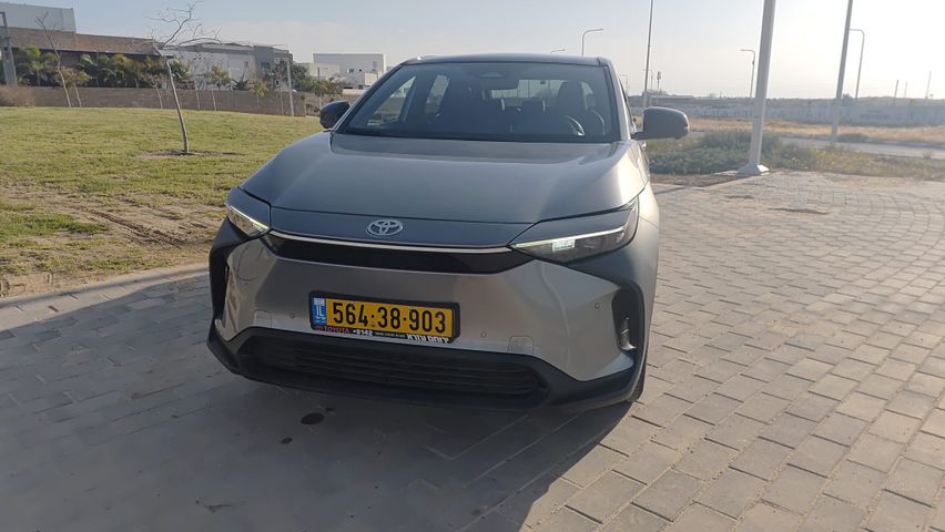 מודעת רכב טויוטה bZ4X