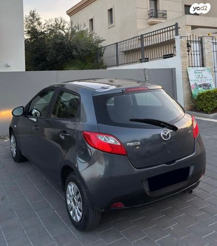 מודעת רכב מאזדה 2