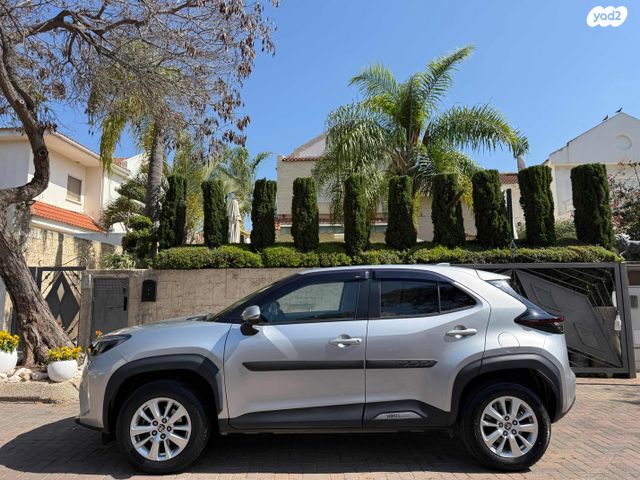 מודעת רכב טויוטה יאריס קרוס 2