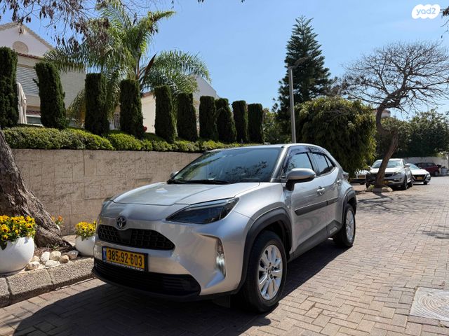 מודעת רכב טויוטה יאריס קרוס