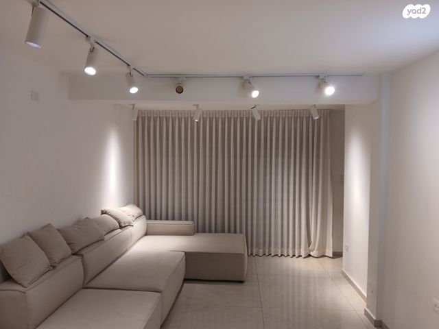 ז'בוטינסקי 8