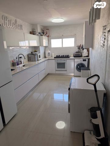 שלמה אבן גבירול 6