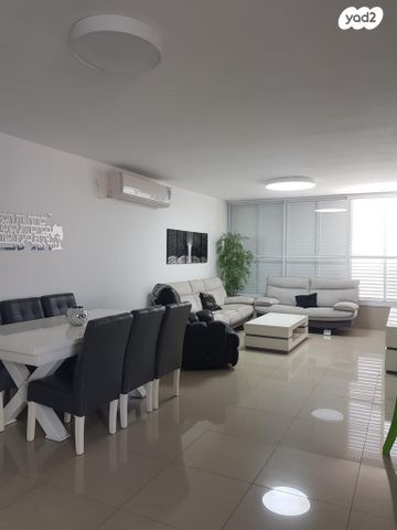 האחים אוסטשינסקי 22