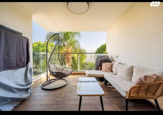 דרך מנחם בגין 56