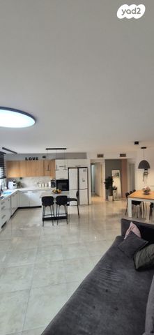 עוזי נרקיס 22