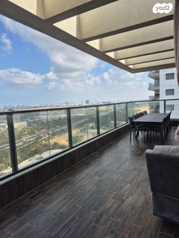 שולמית אלוני 11