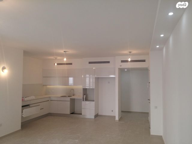 חיים הרצוג 21