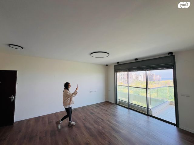 שדרות לוי אשכול 102