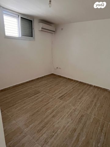 שדה עוזיהו 1